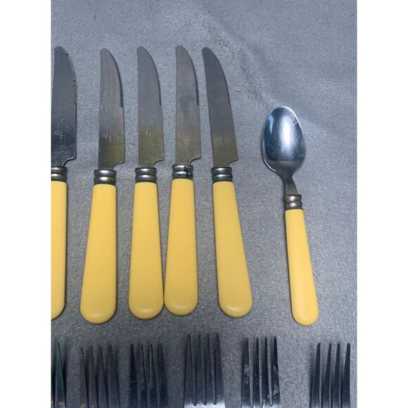 Vintage Gibson Yellow Handle Silverware Set 12-Piece Stainless Steel Flatware - Picture 9 of 15
